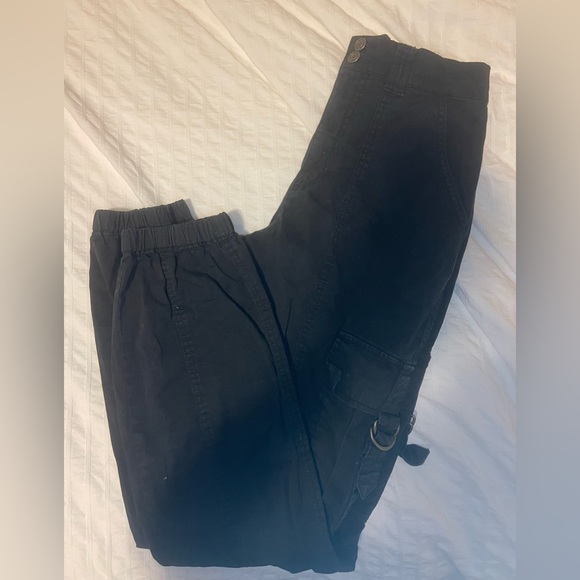 Garage black cuffed cargo pants with metal detailing size xs 26$ - Picture 2 of 3